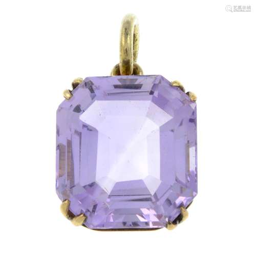 An amethyst pendant.Amethyst calculated weight 38.64cts,