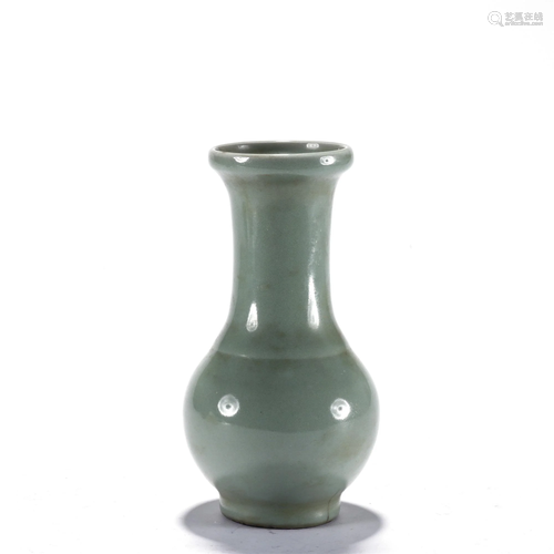 Longquan Vase