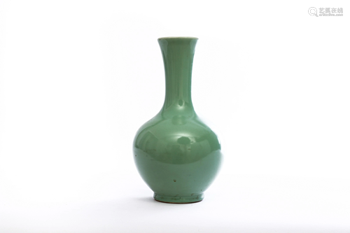 Longquan Kiln Green Glazed Vase