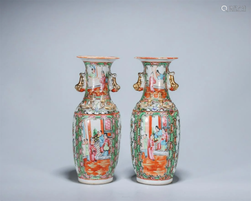Pairs of Guangcai Figures and Flower Vase