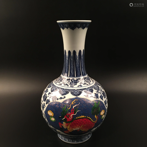 Chinese Blue and White Pocelain Vase