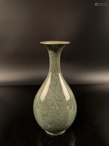 Chinese Longquan Yao Porcelain Vase