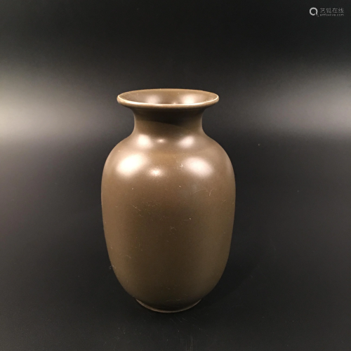 Chinese Tea Dust Parcelain Vase