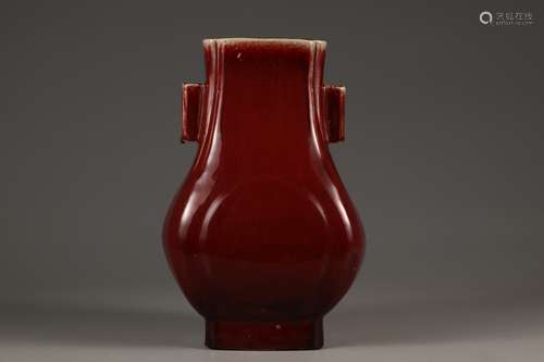 A RED GLAZE BOTTLE WITH DOUBLE EARS IN QING DYNASTY