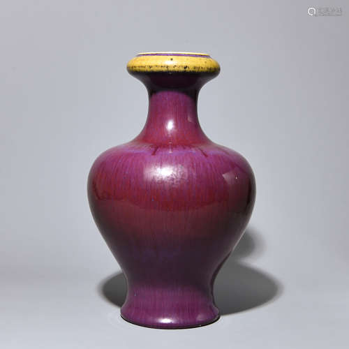 A RED GLAZE BOTTLE IN QING DYNASTY