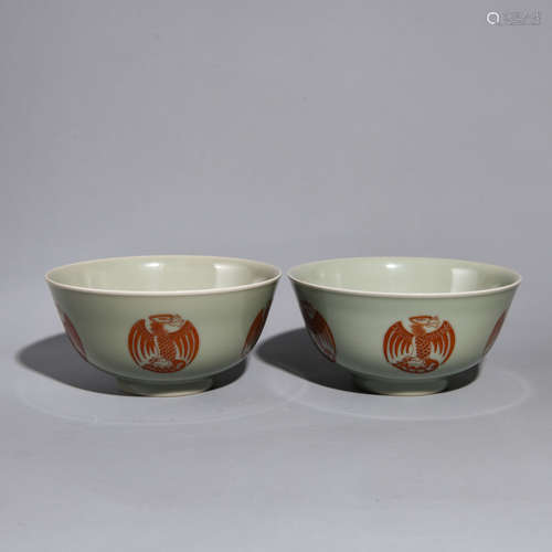 A PAIR OF BEAN-GREEN GLAZE BOWLS WITH PHOENIX PATTERNS IN QI...