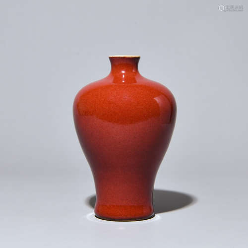 A RED GLAZE PLUM VASE IN QING DYNASTY