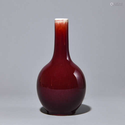 A RED GLAZE BOTTLE IN QING DYNASTY