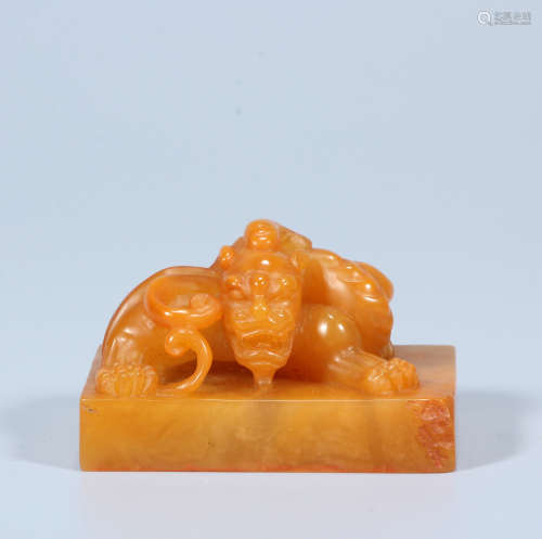 A TIANHUANG BUTTON SEAL CARVED WITH DRAGON