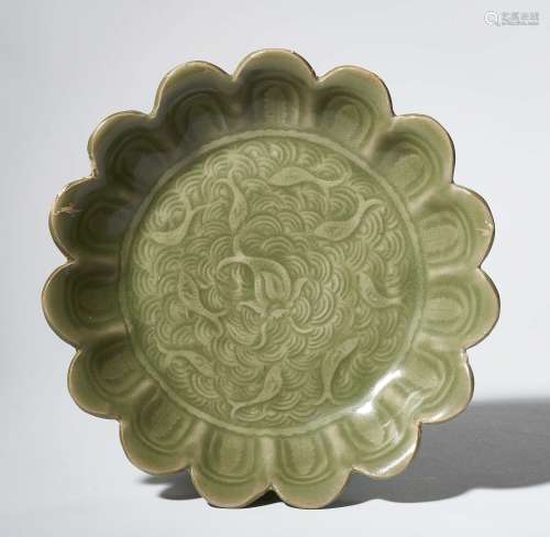 SONG DYNASTY YAOZHOU WARE FLOWER MOUTH PLATE