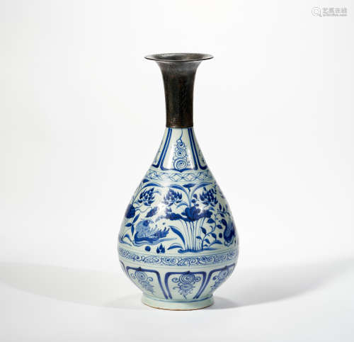 YUAN DYNASTY BLUE AND WHITE BOTTLE