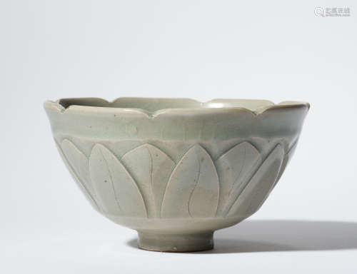 CELADON BOWL WITH FLOWER MOUTH, SONG DYNASTY