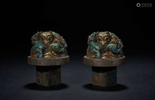 WAND HEAD INLAID WITH GOLD AND SILVER, WAR AND HAN DYNASTY