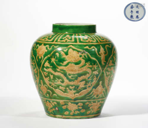YELLOW AND GREEN DRAGON PATTERN POT, MING DYNASTY