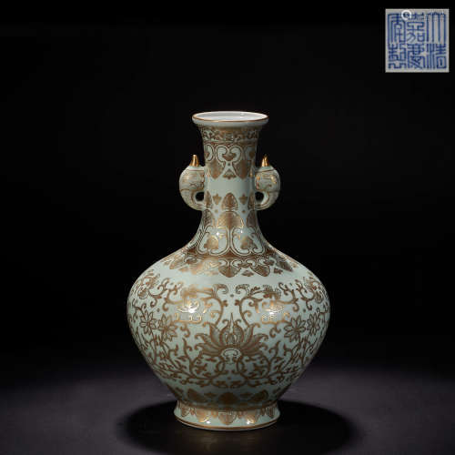 QING DYNASTY PAINTED BOTTLE, JIAQING PERIOD
