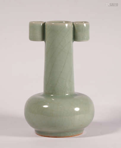 Song Dynasty Longquan kiln double handle bottle