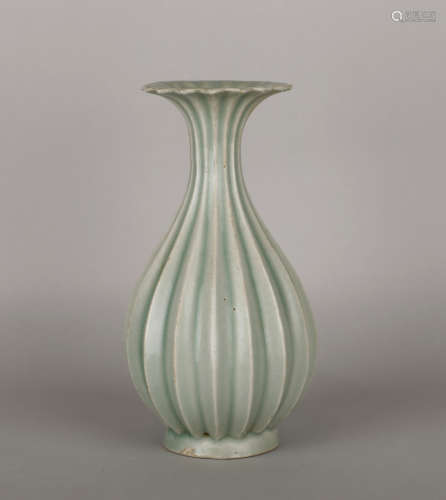 Song Dynasty Longquan kiln gourd edge jade pot vase