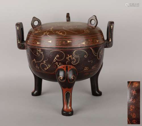 The warring States period inscripted lacquer tripod