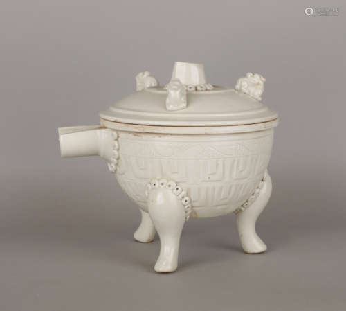 Song Dynasty white glazed tripod Yi