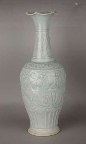 Song Dynasty blue-and-white floral finish vase
