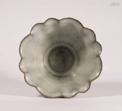 Song Dynasty Kiln flower edge bowl