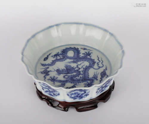 Ming dynasty blue-and-white Dragon grain brush washer