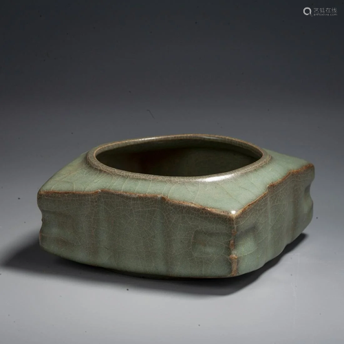 A Chinese Guanyao Cong-Shaped Washer , Song Dynasty