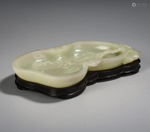 A Chinese Whtie Jade Gourd Brush Washer