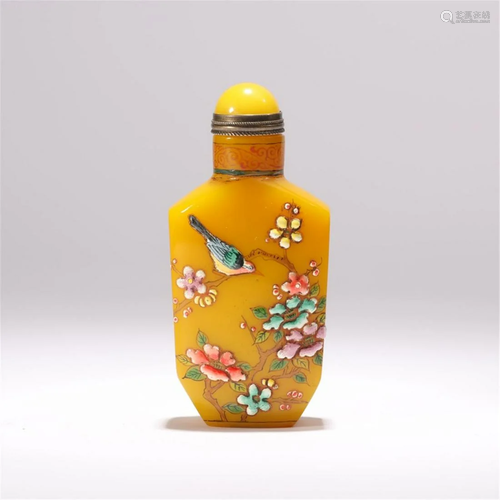 A Chinese Yellow Glass Snuff Bottle