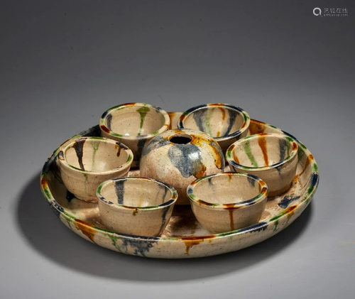 Tang tri-colored pottery CIRCULAR TRAY AND SEVEN CUPS