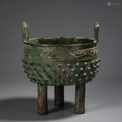 A Chinese Bronze Tripod Vessel,Late Shang/Early Western