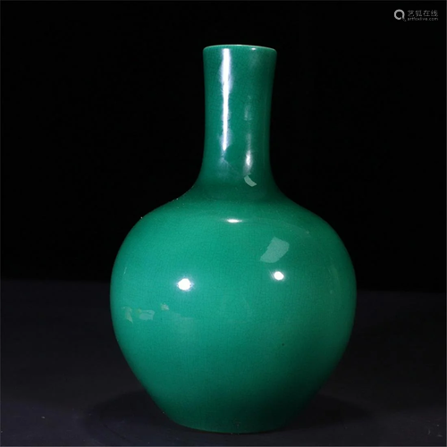 A Chinese Green-Glazed Vase, Qing Dynasty