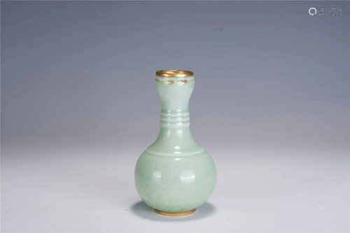 A Chinese Old Garlic-head-shaped Vase