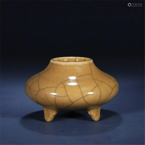 A Chinese Geyao Tripod Waterpot,Song Dynasty