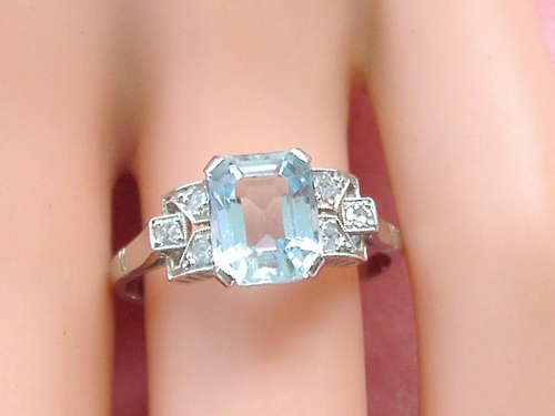 ART DECO 1.8ct AQUAMARINE .18ctw DIAMOND SHOULDERS