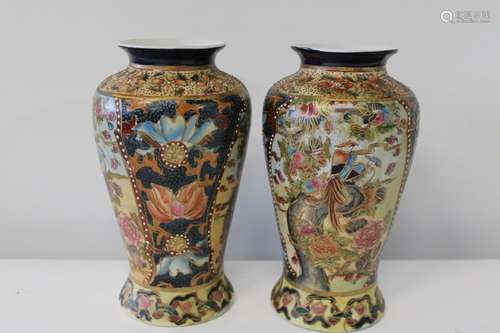 A pair of Oriental vases h27cm