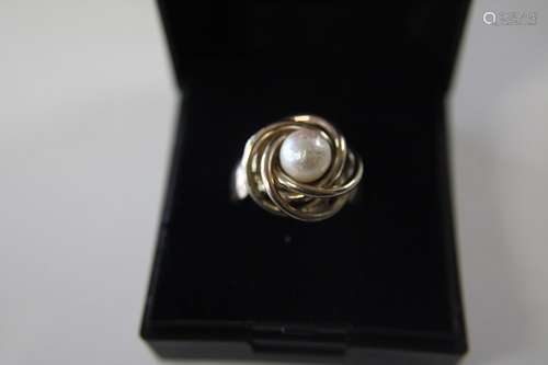 A unusual 9ct gold & pearl ring size Q