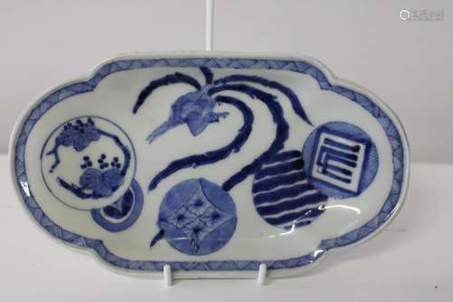 An unusual 18th century Chinese platter, decorated with a pe...