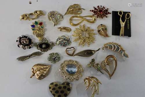 A large selection of vintage brooches