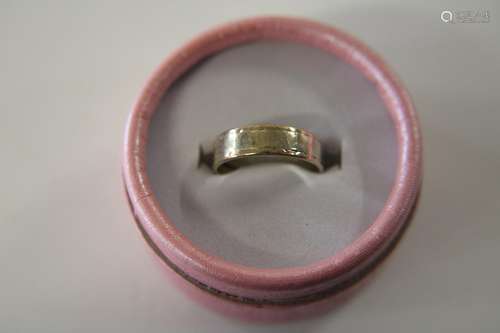 A 9ct gold patterned band ring size P 1/2