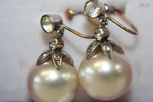 A pair of 9ct gold vintage faux pearl screw back earrings