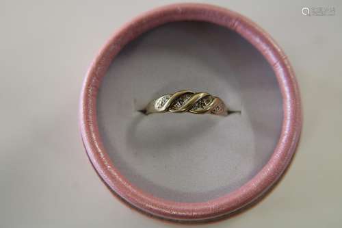 A 9ct gold & ornate patterned ring size Q 1/2