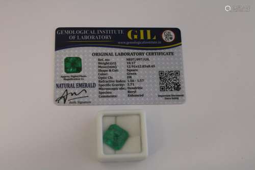 A Emerald gemstone with certificate