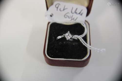 A 9ct White gold & princess cut CZ ring size L