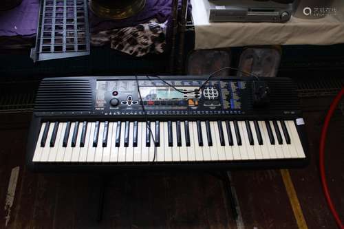 A working Yamaha keyboard with stand