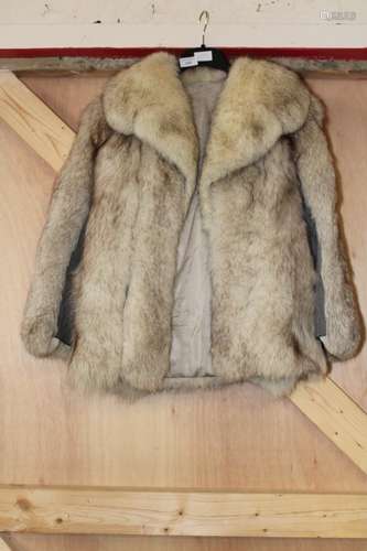 A Ladies vintage fur coat (Artic Fox)