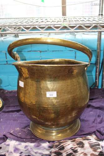 A large brass coal scuttle 40x35cm