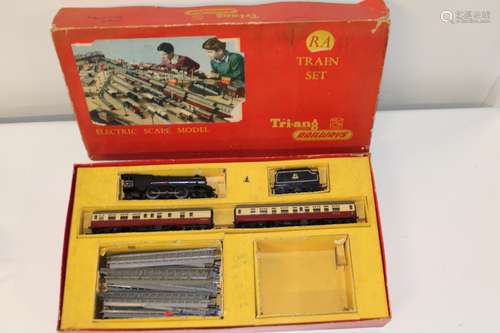 A Triang OO gauge electric train set. Sold as seen