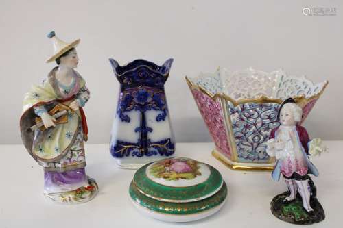 A good selection of collectable ceramics etc