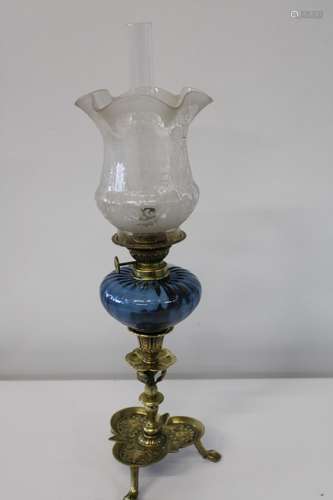 A quality brass & glass oil lamp h52cm